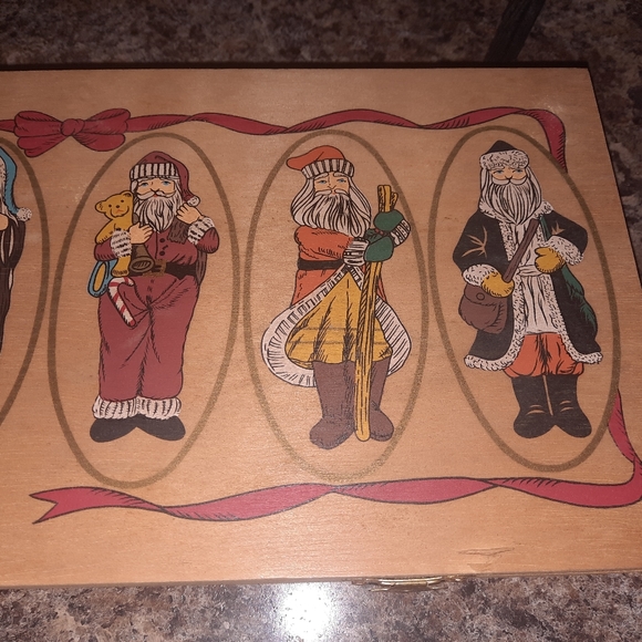 Brookstone Ornaments of Santa's past collection - Picture 4 of 16